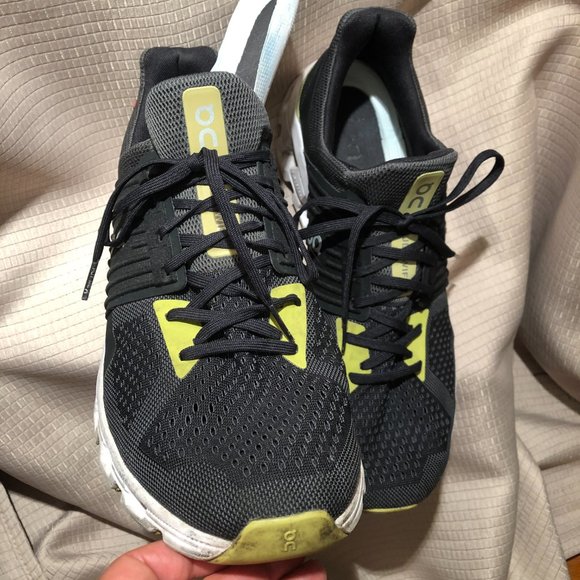 On running cloudswift men charcoal gray and yellow running shoes, 12 - Picture 13 of 16